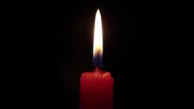 蜡烛烛光实拍视频视频的预览图